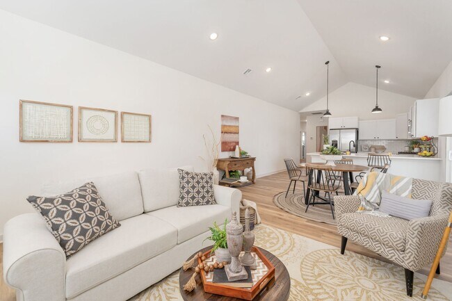 Foto del edificio - *Beautiful New Duplexes in Goddard School ...