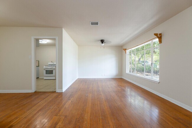 Building Photo - 222 Dryden Dr