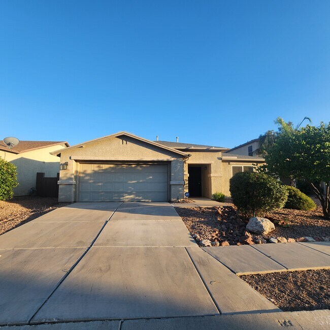 Building Photo - 5926 E Cedarbird Dr