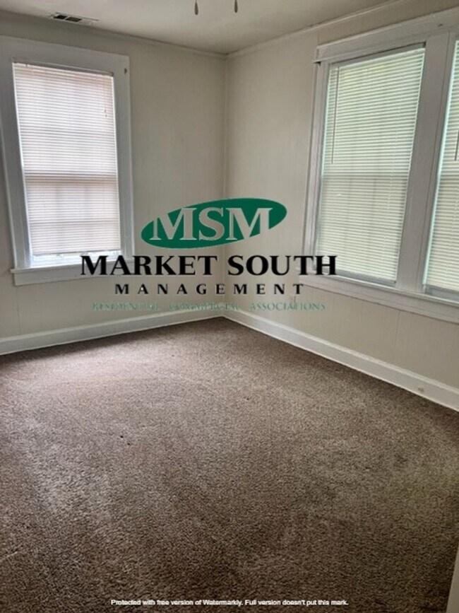Foto del edificio - ~~APPLICATION PENDING~~MIDTOWN APARTMENT