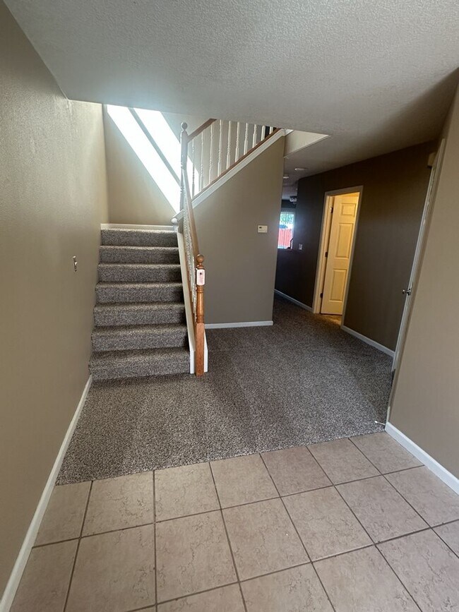 Foto del edificio - Welcome to this stunning two-story home lo...
