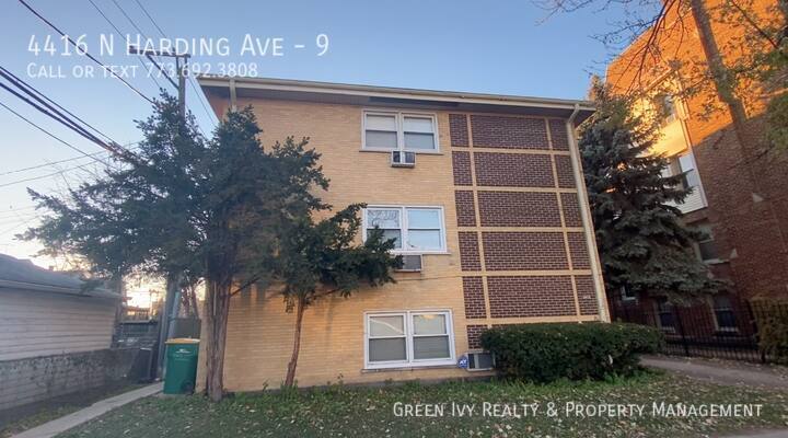 Foto principal - Top Floor Condo! 2 Bed/1 Bath in Albany Pa...