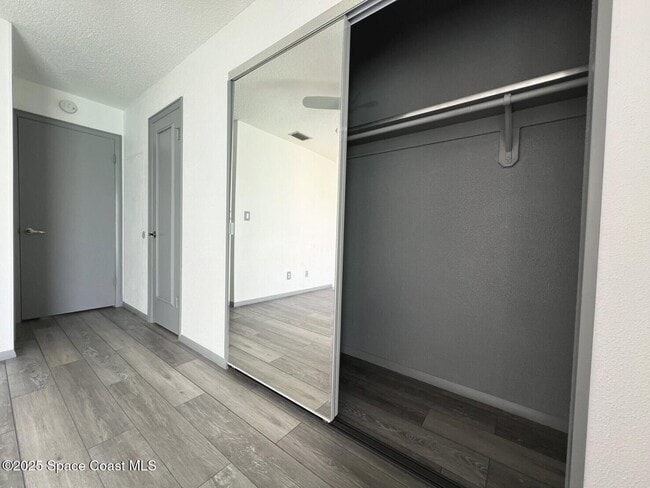 Building Photo - 1225 N Wickham Rd