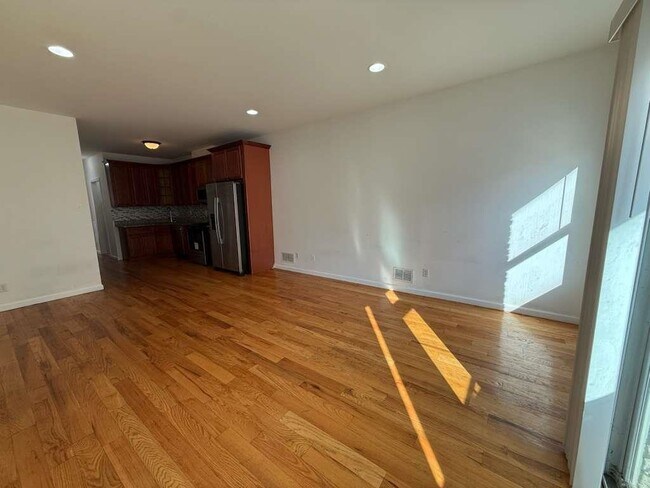 Foto del edificio - 33 Nelson Ave