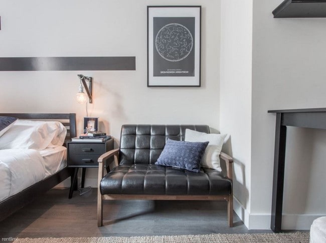 Building Photo - Studio, 1 bath Apartment - 710 E 47th St