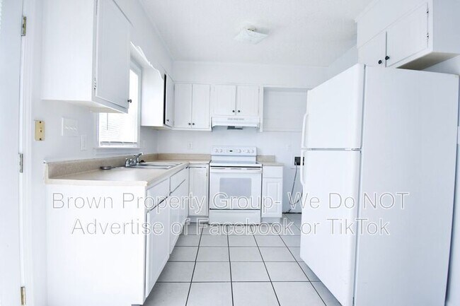 Foto del edificio - 2109 Grand Prix Dr