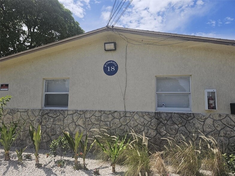 Photo - 345 NW 5th St