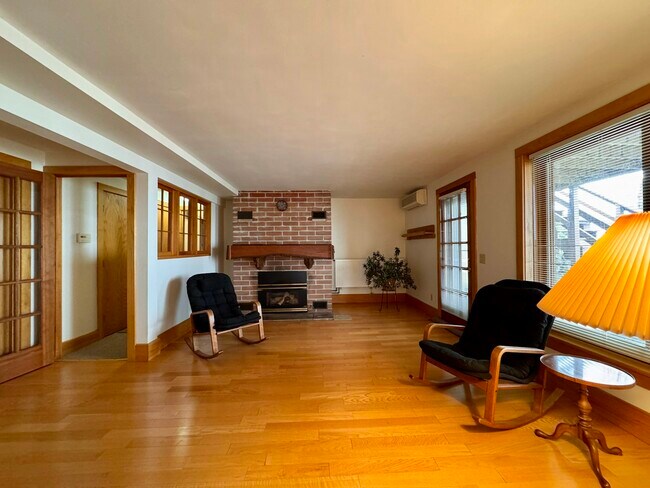 Foto del edificio - 5106 Card Ave