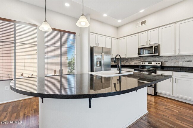 Foto del edificio - 6745 N 93RD Ave