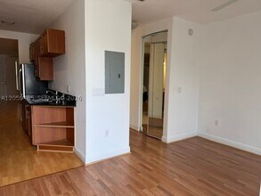 Building Photo - 1335 SW 4th Ct