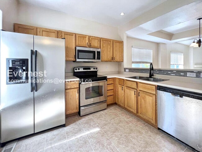 Foto del edificio - 9600 W Chatfield Ave