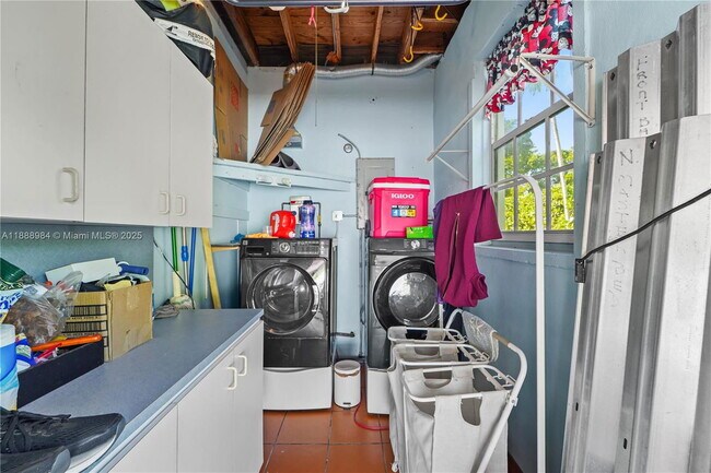 Foto del edificio - 6331 SW 18th St