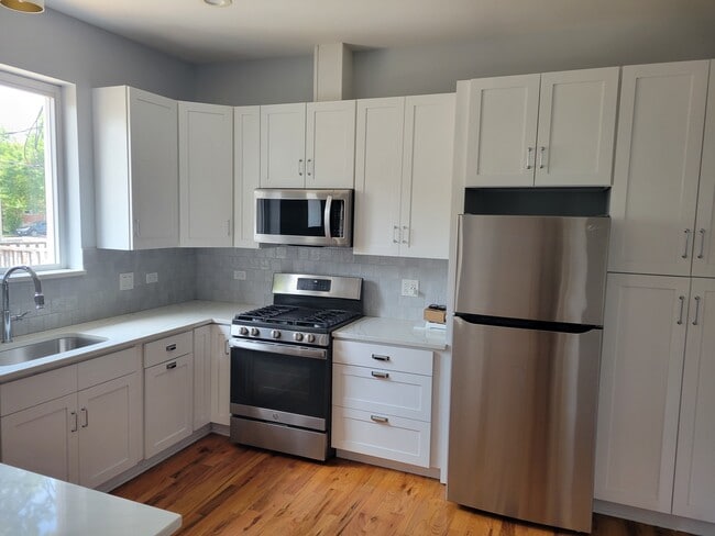 Building Photo - 3405 S Lituanica Ave