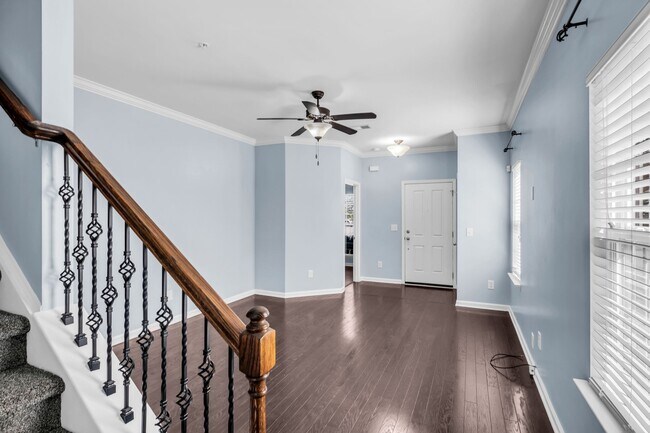 Foto del edificio - 2031 Hemlock Dr