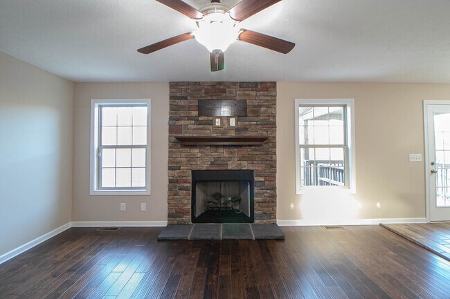 Foto del edificio - 1411 Freedom Dr