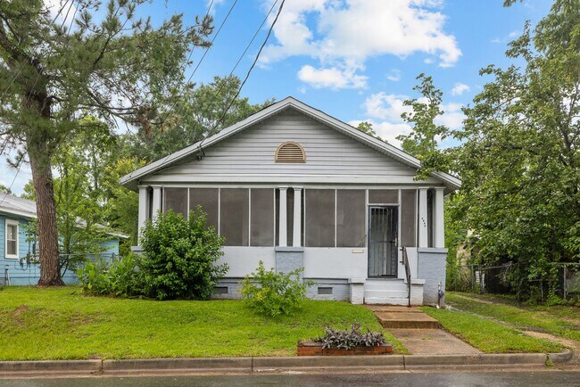 Building Photo - Charming 4 Bedroom, 2 Bathroom house