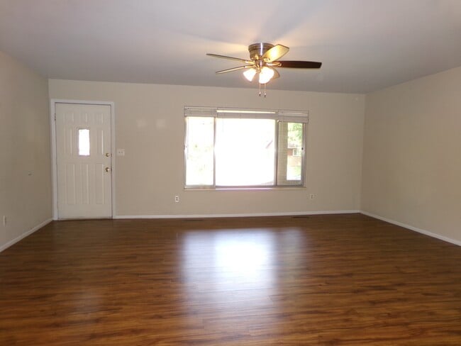 Building Photo - 1132 Ponderosa Dr