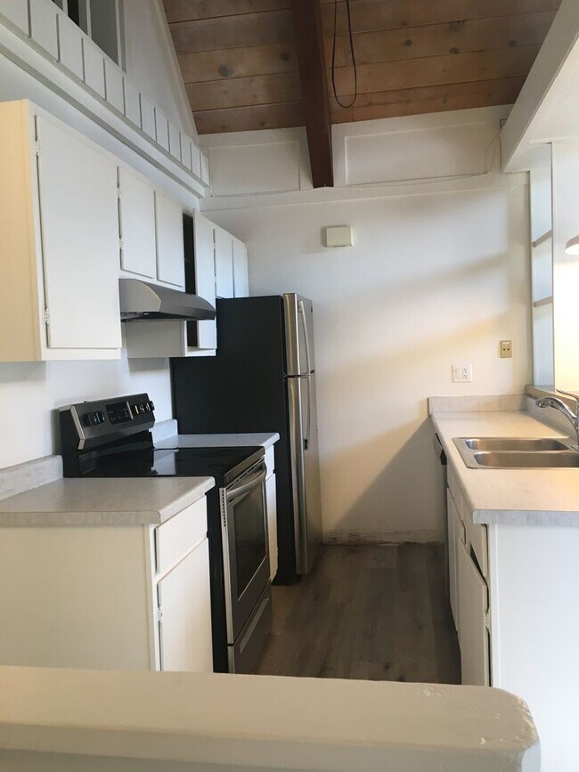 Building Photo - 989 Tahoe Boulvard  #20