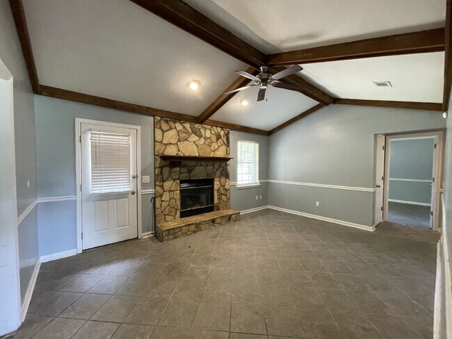 Building Photo - Home For Rent