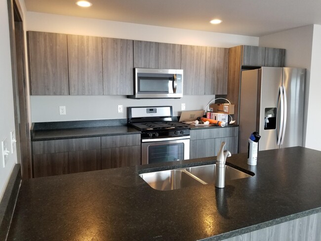 Building Photo - 1098 Rosa Way