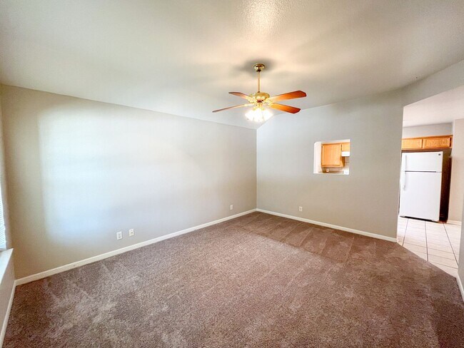 Building Photo - 1213 Cinch Dr