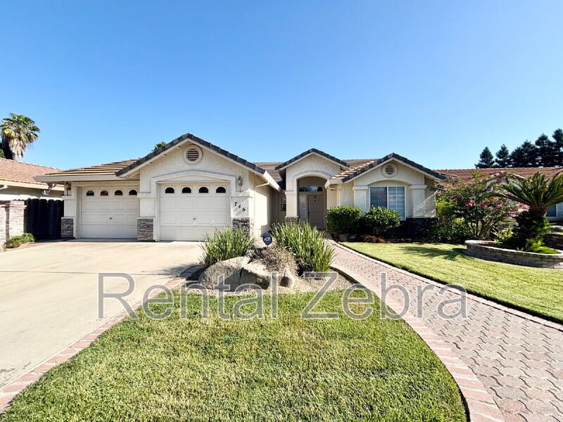 Photo - 746 Wren Court