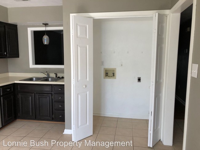 Building Photo - 3 br, 2.5 bath House - 3808 White Chapel Arch