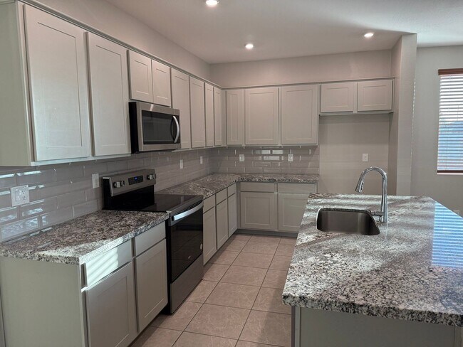 Building Photo - 2020 E Kansas Dr