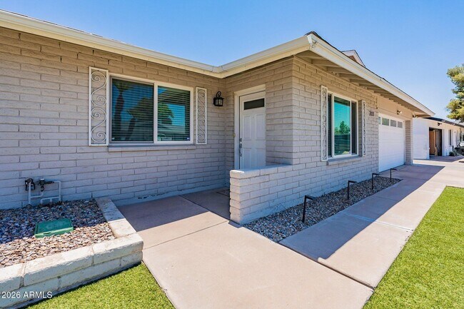 Building Photo - 2033 E Harvard Dr