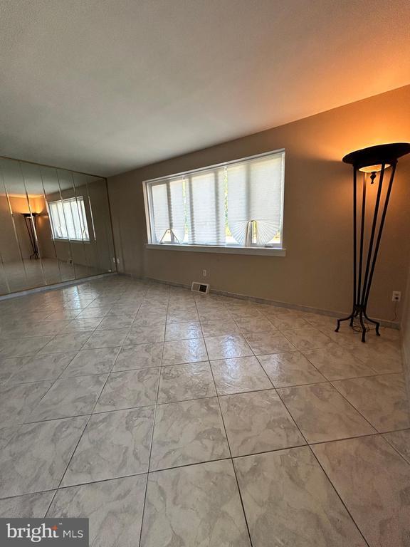 Foto del edificio - 7002 Henry Ave