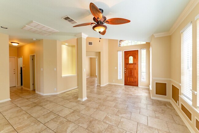 Foto del edificio - Spacious and stunning 4 bed 3.5 bath in Austin!!!