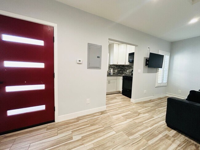 Foto del edificio - 8828 Haas Ave