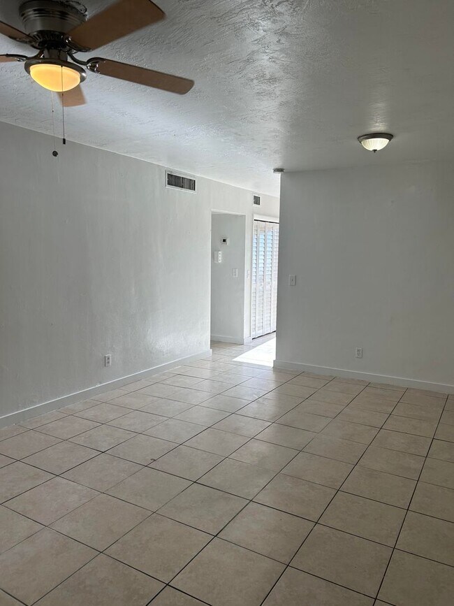 Building Photo - 1 Bed / 1 Bath