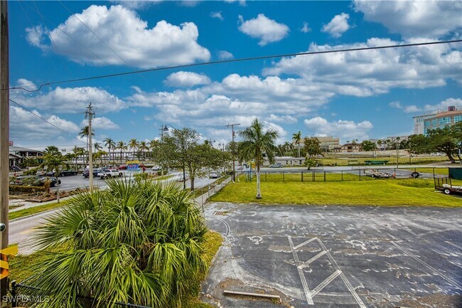 Foto del edificio - 2037 W First St
