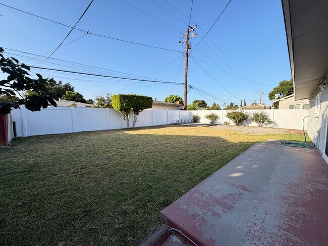 Foto del edificio - Beautiful & Spacious 3Bedroom / 1.5Bath in West Covina