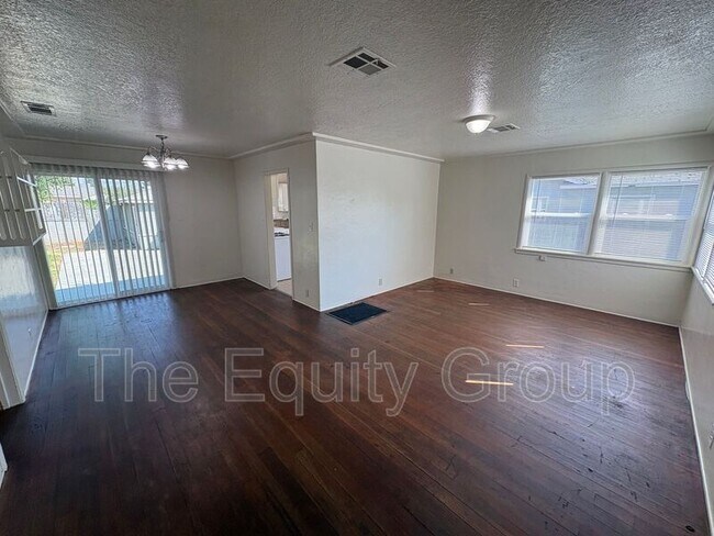 Foto del edificio - 500 N Hall St