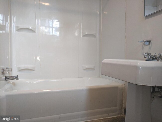 Building Photo - 40 N Rosedale St