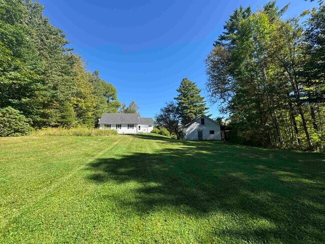 Foto del edificio - 473 Hapgood Pond Rd