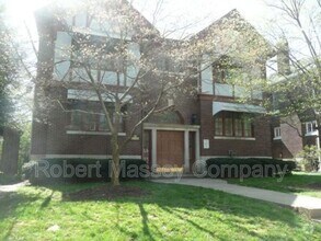 Building Photo - 2424 Glenmary Ave