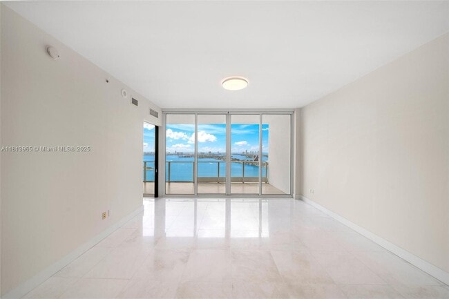 Building Photo - 2020 N Bayshore Dr
