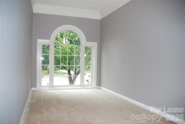 Building Photo - 733 Meadow Lake Dr
