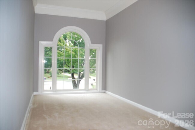 Foto del edificio - 733 Meadow Lake Dr