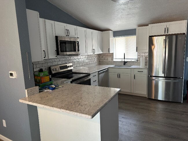 Building Photo - 401 16th Ave Ct
