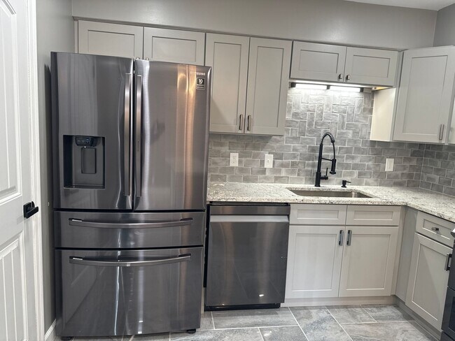 Building Photo - Discover your ideal home in the heart of c...