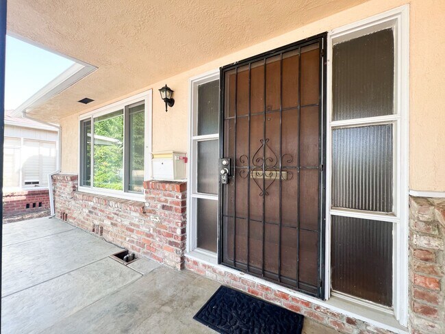 Foto del edificio - Tahoe Park Gem in Great Location!