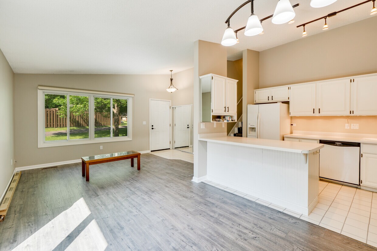 9712 Cimarron Cir, Hopkins, MN 55305 Townhome Rentals in Hopkins MN