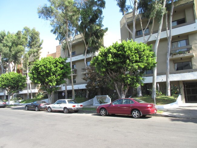 Building Photo - 740 N Kings Rd