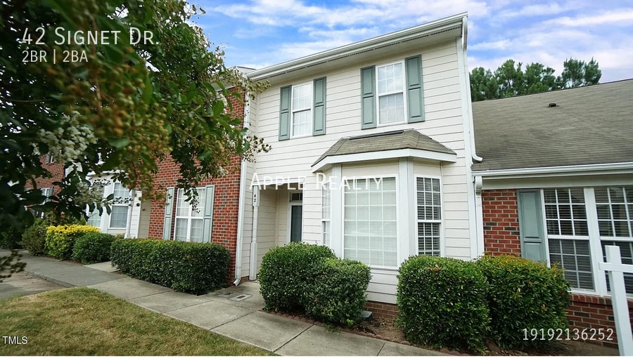 Primary Photo - 42 Signet Dr