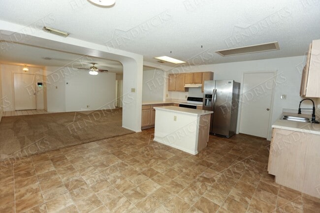 Building Photo - Charming One Story Home in Northwest San Antonio Near Shopping and Schools