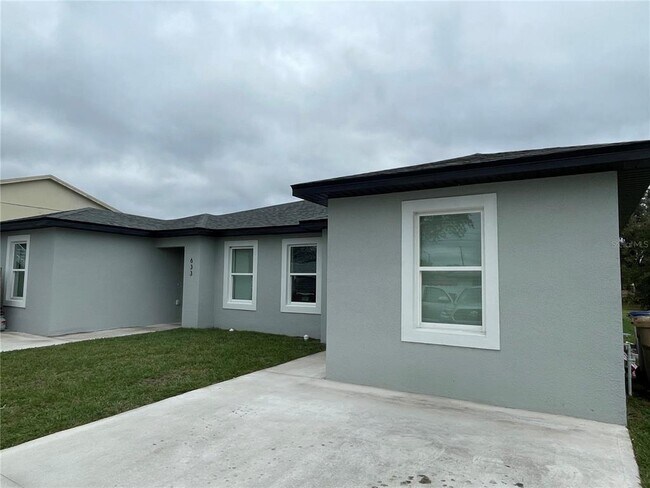 Building Photo - 633 Royalty Ct